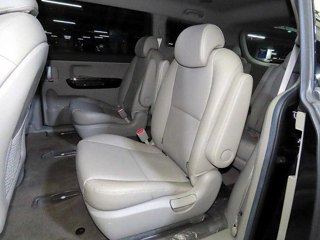KIA Carnival - Vista 7