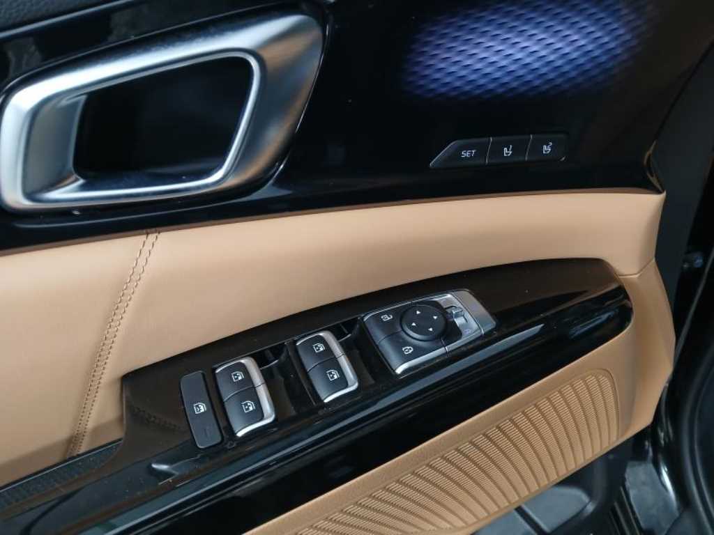 KIA Carnival - Vista 10