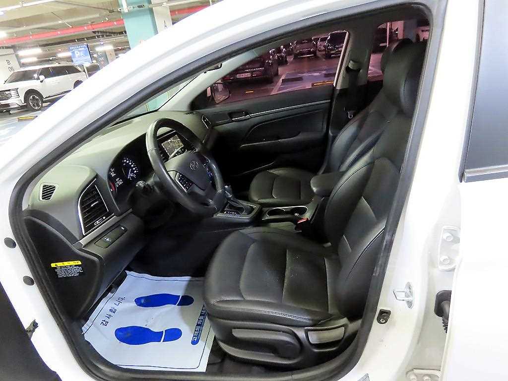 HYUNDAI Avante - Vista 6