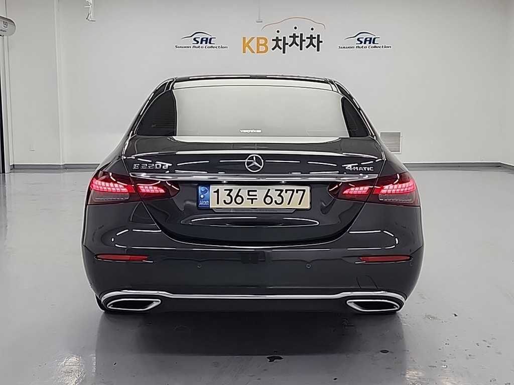 Mercedes Benz E class - Vista 3