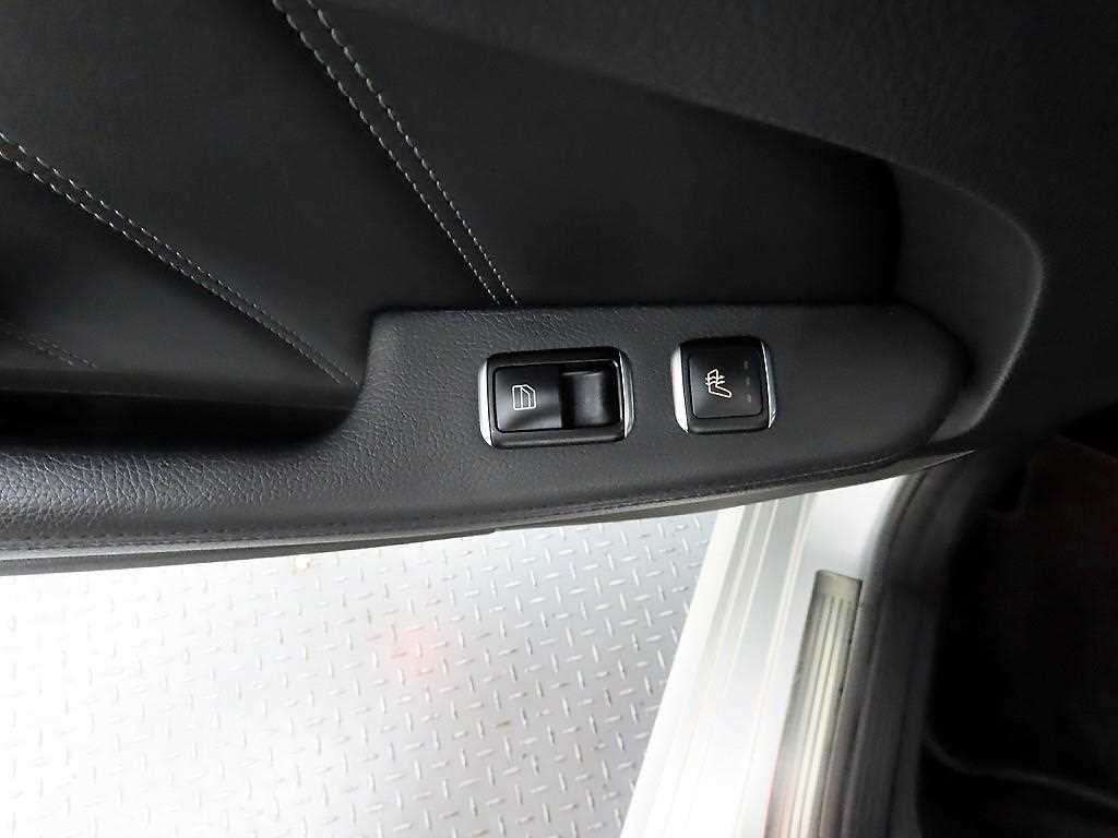 Mercedes Benz E class - Vista 12