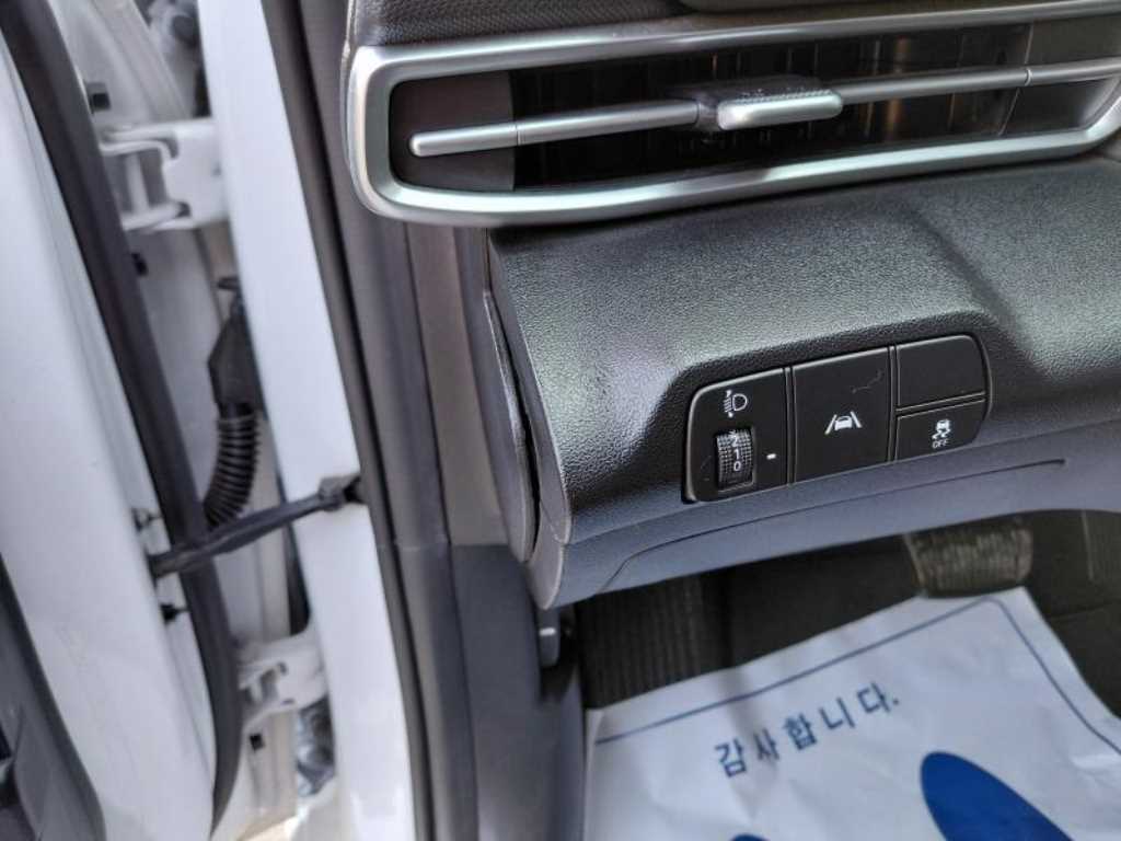 HYUNDAI Avante - Vista 10