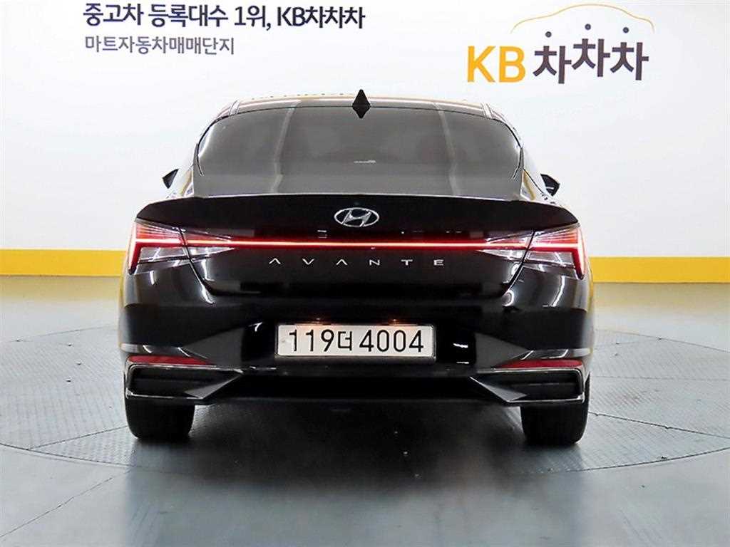 HYUNDAI Avante - Vista 3