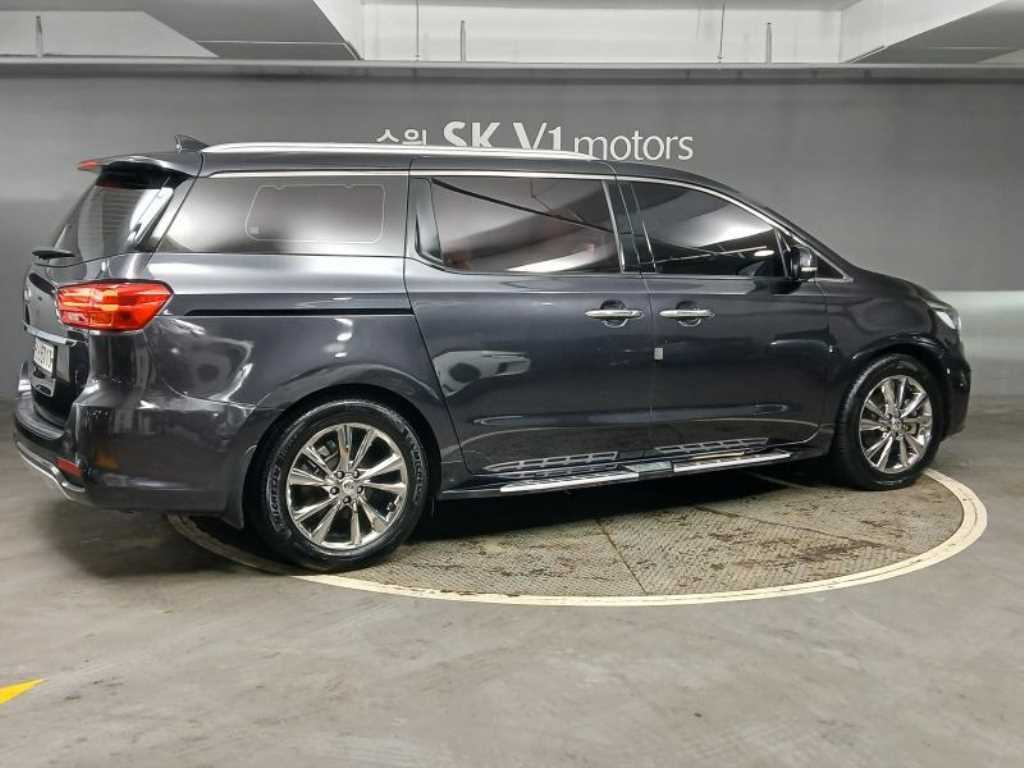 KIA Carnival - Vista 4