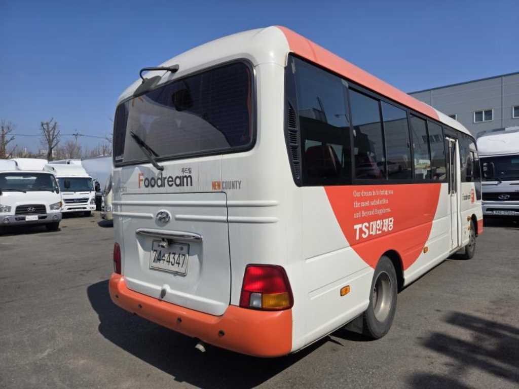 medium and large bus Hyundai bus - Vista 6