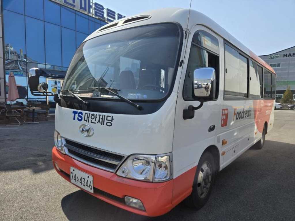 medium and large bus Hyundai bus - Vista 5