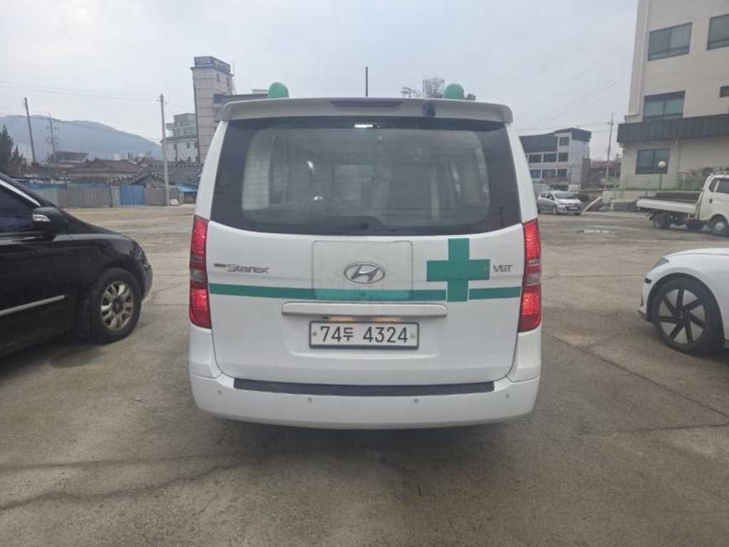 HYUNDAI Starex - Vista 5