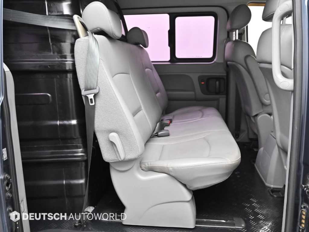 HYUNDAI Starex - Vista 12