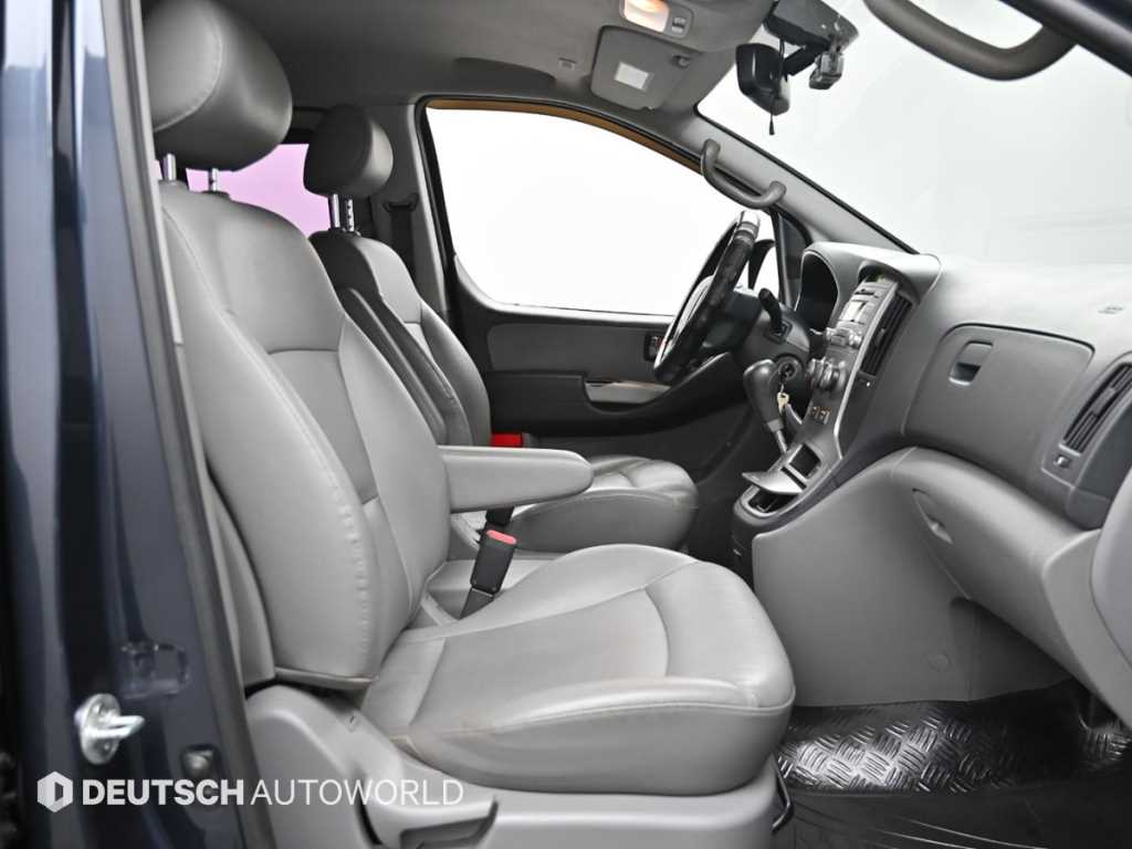 HYUNDAI Starex - Vista 10