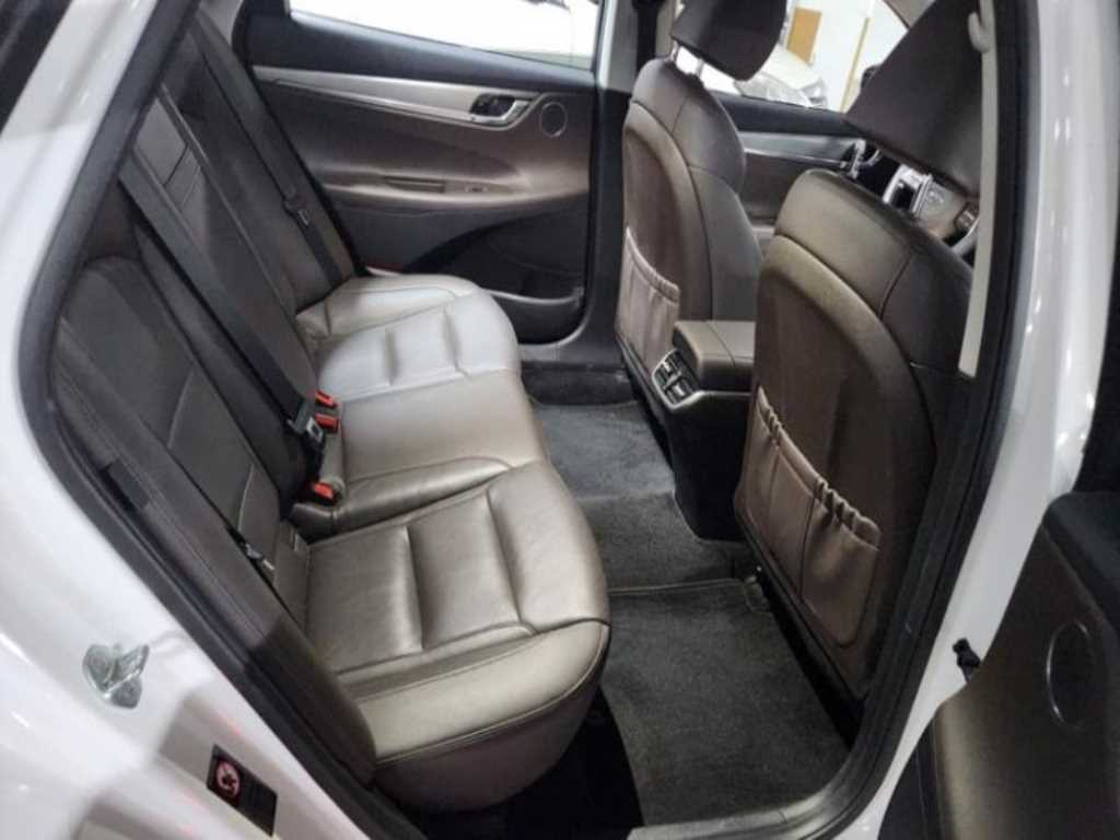 HYUNDAI Grandeur - Vista 7