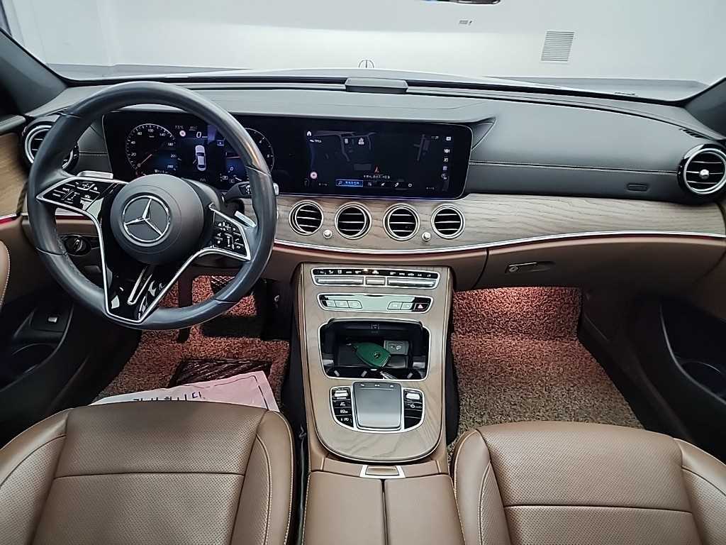 Mercedes Benz E class - Vista 7