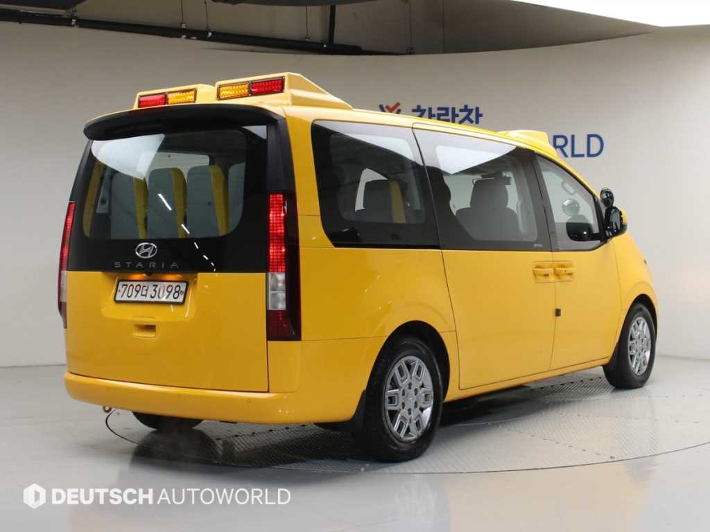 HYUNDAI Staria - Vista 2