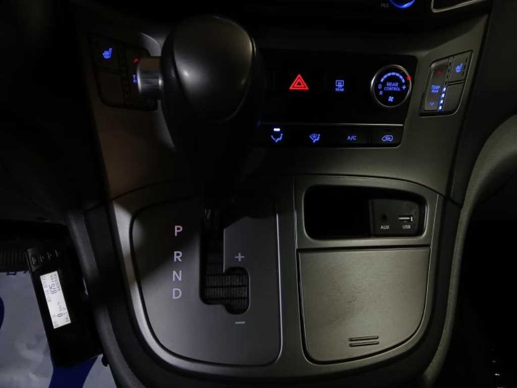 HYUNDAI Starex - Vista 11