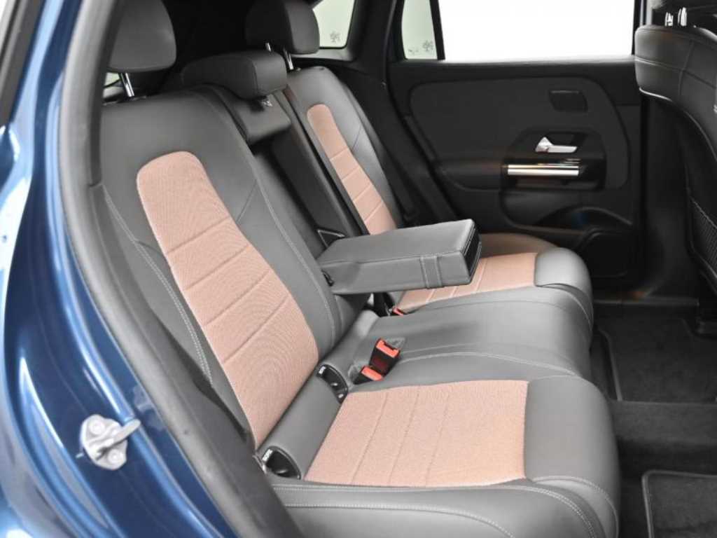 Mercedes Benz EQA - Vista 12