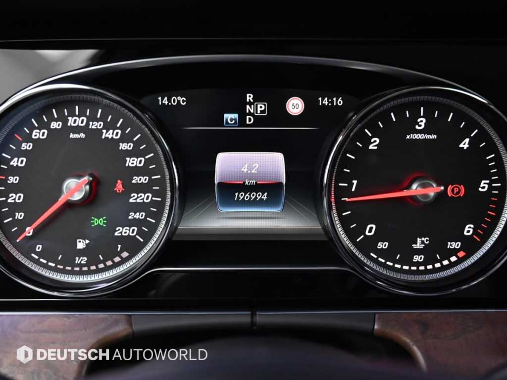 Mercedes Benz E class - Vista 5