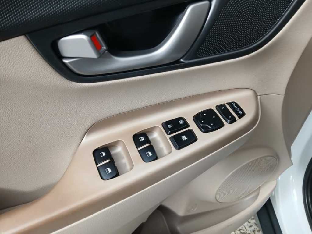 HYUNDAI Kona - Vista 10