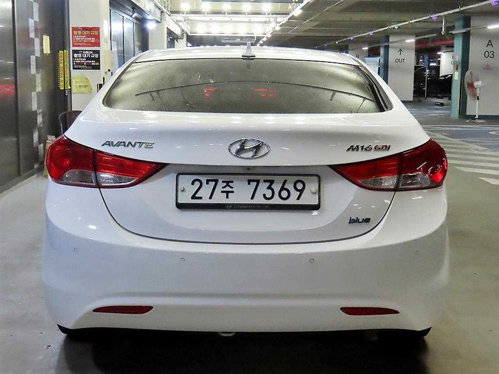 HYUNDAI Avante - Vista 5