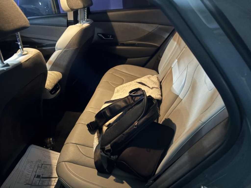 HYUNDAI Avante - Vista 7