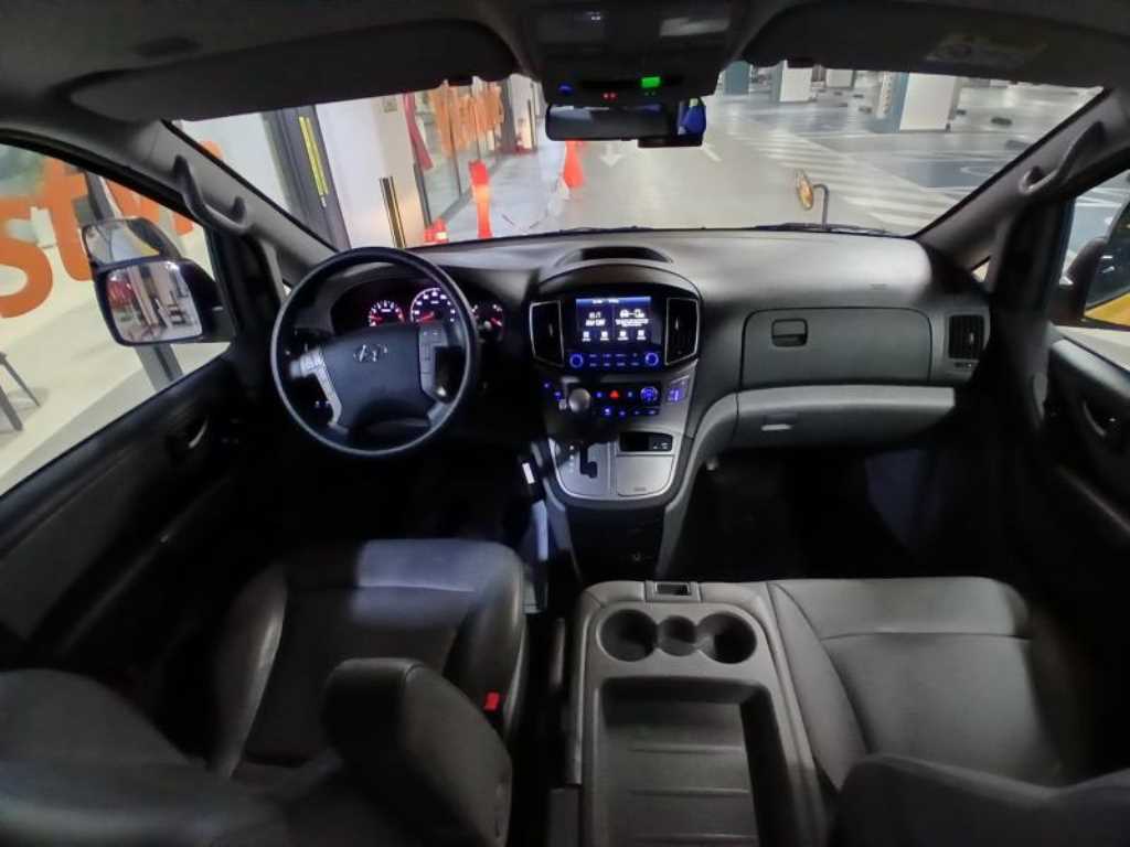 HYUNDAI Starex - Vista 6