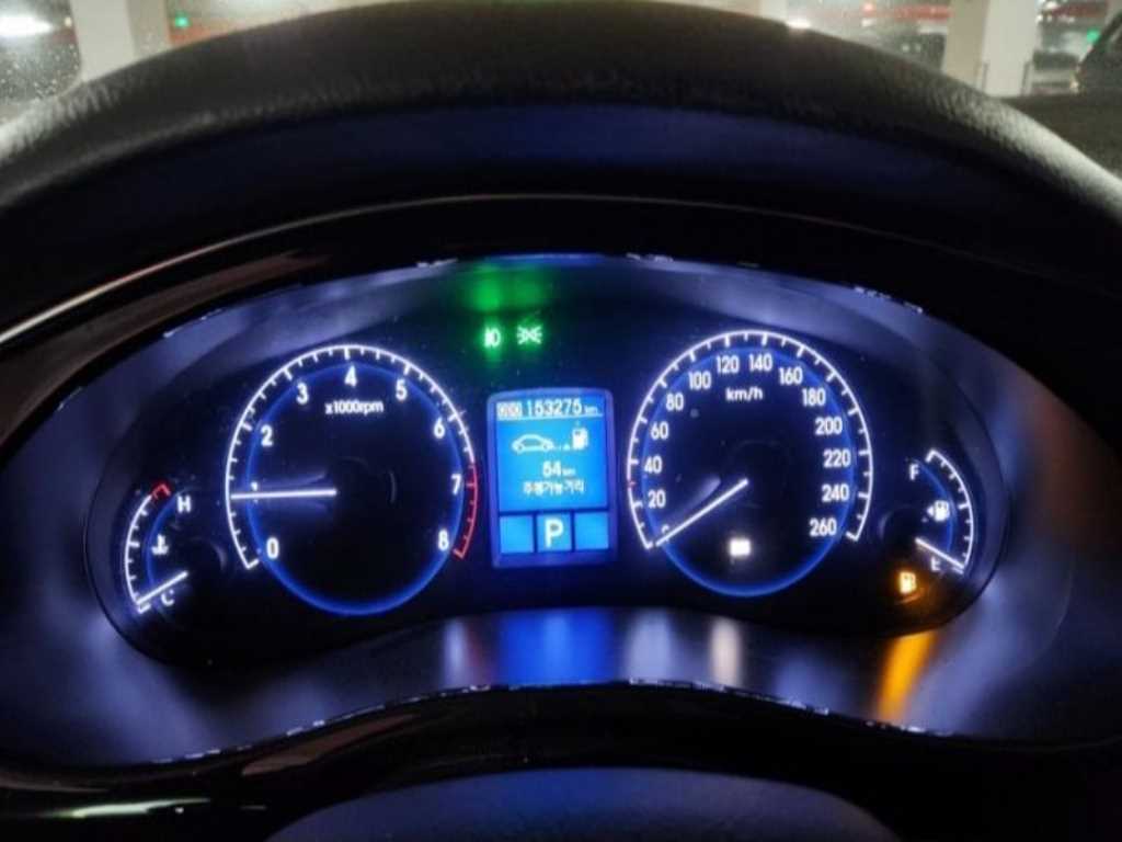 HYUNDAI Genesis - Vista 8