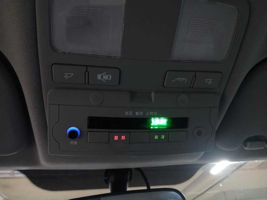 HYUNDAI Starex - Vista 12