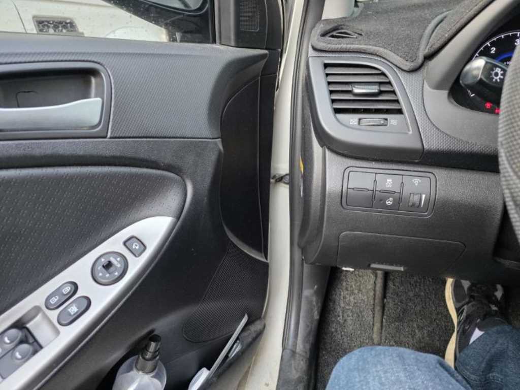 HYUNDAI Accent - Vista 6