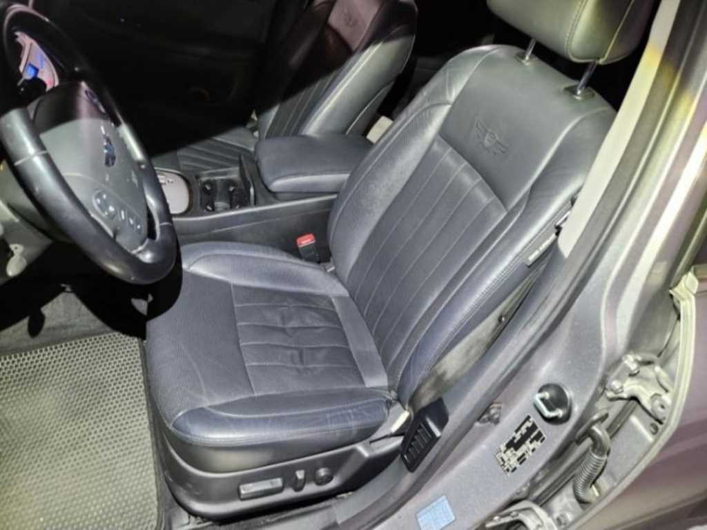 HYUNDAI Genesis - Vista 12