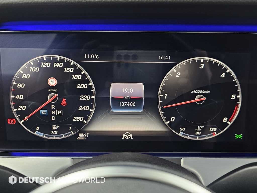 Mercedes Benz CLS Class - Vista 8