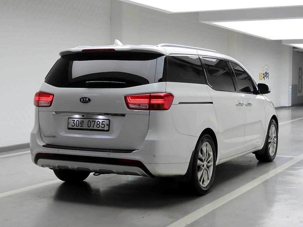 KIA Carnival - Vista 4