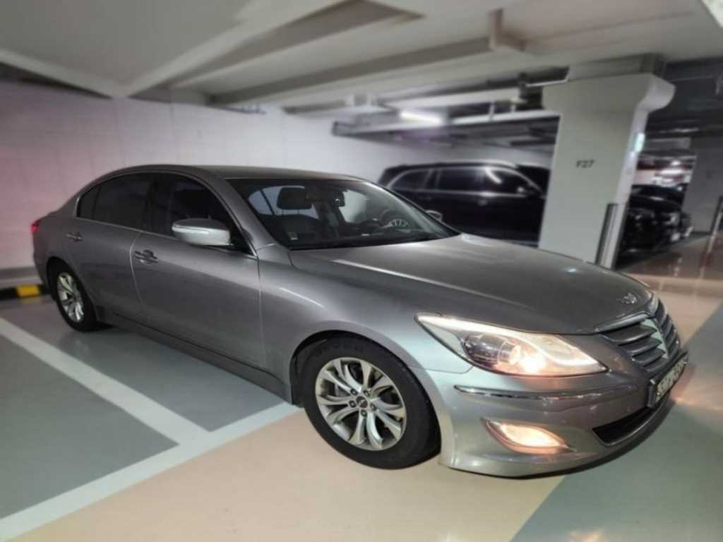 HYUNDAI Genesis - Vista 3