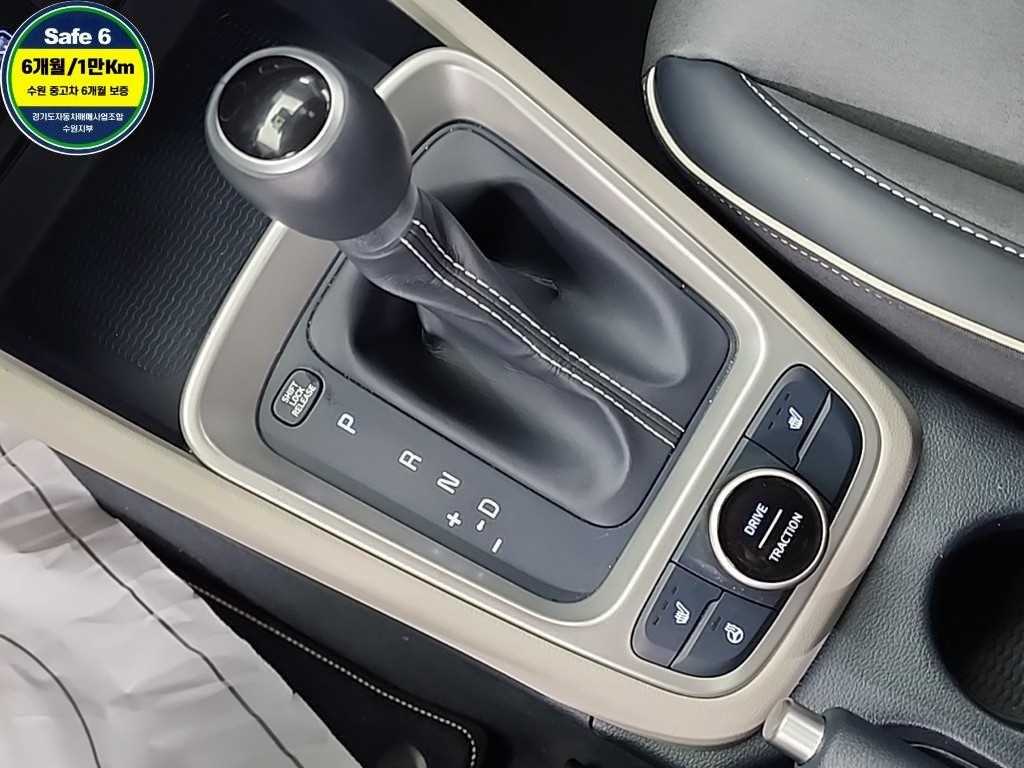 HYUNDAI Venue - Vista 8