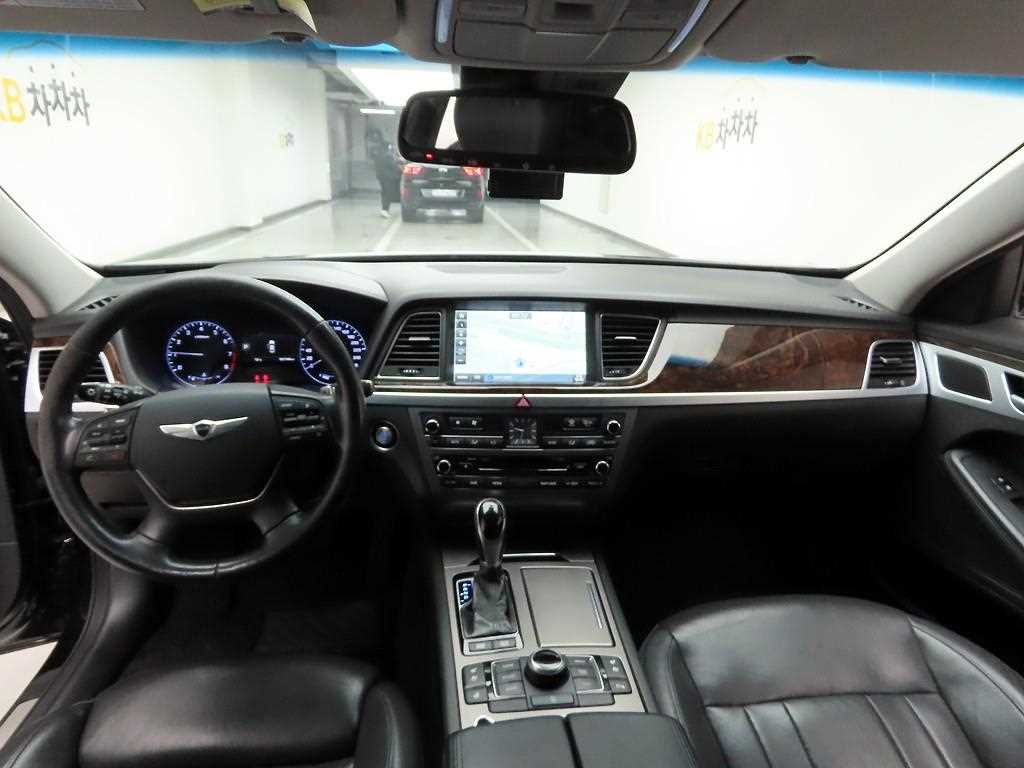 HYUNDAI Genesis - Vista 6