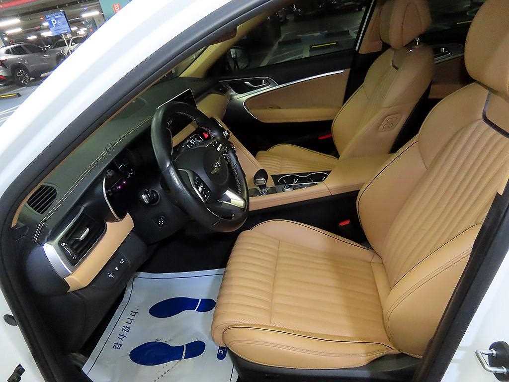 Genesis G70 - Vista 6