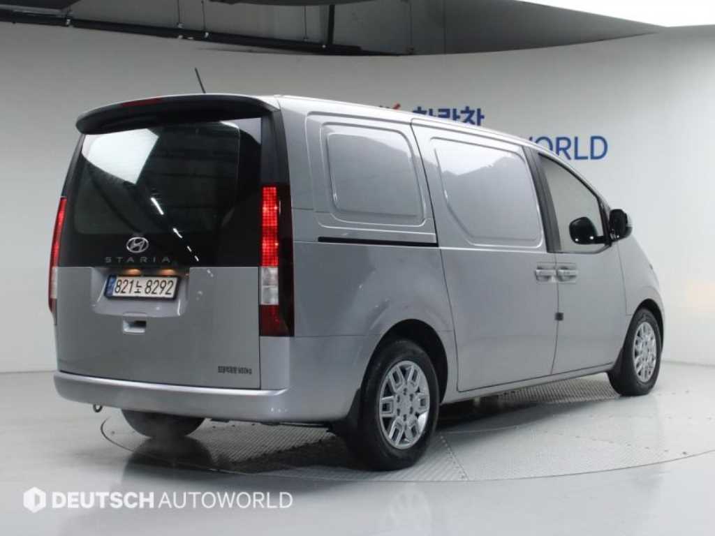 HYUNDAI Staria - Vista 2