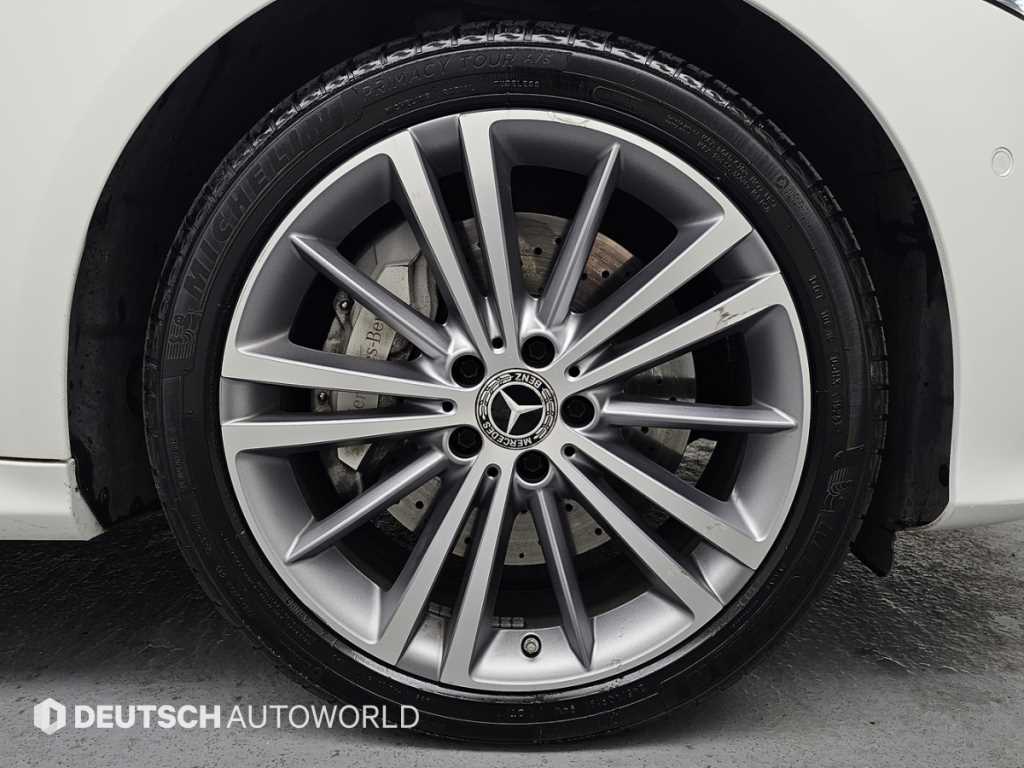 Mercedes Benz CLS Class - Vista 5