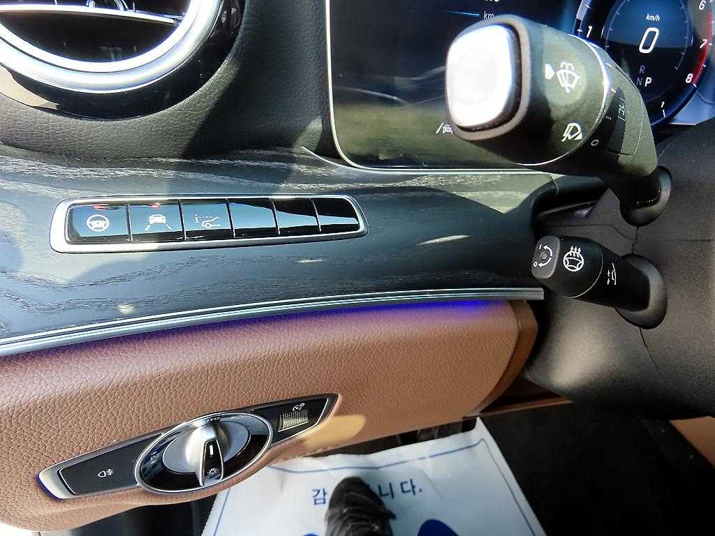 Mercedes Benz E class - Vista 12