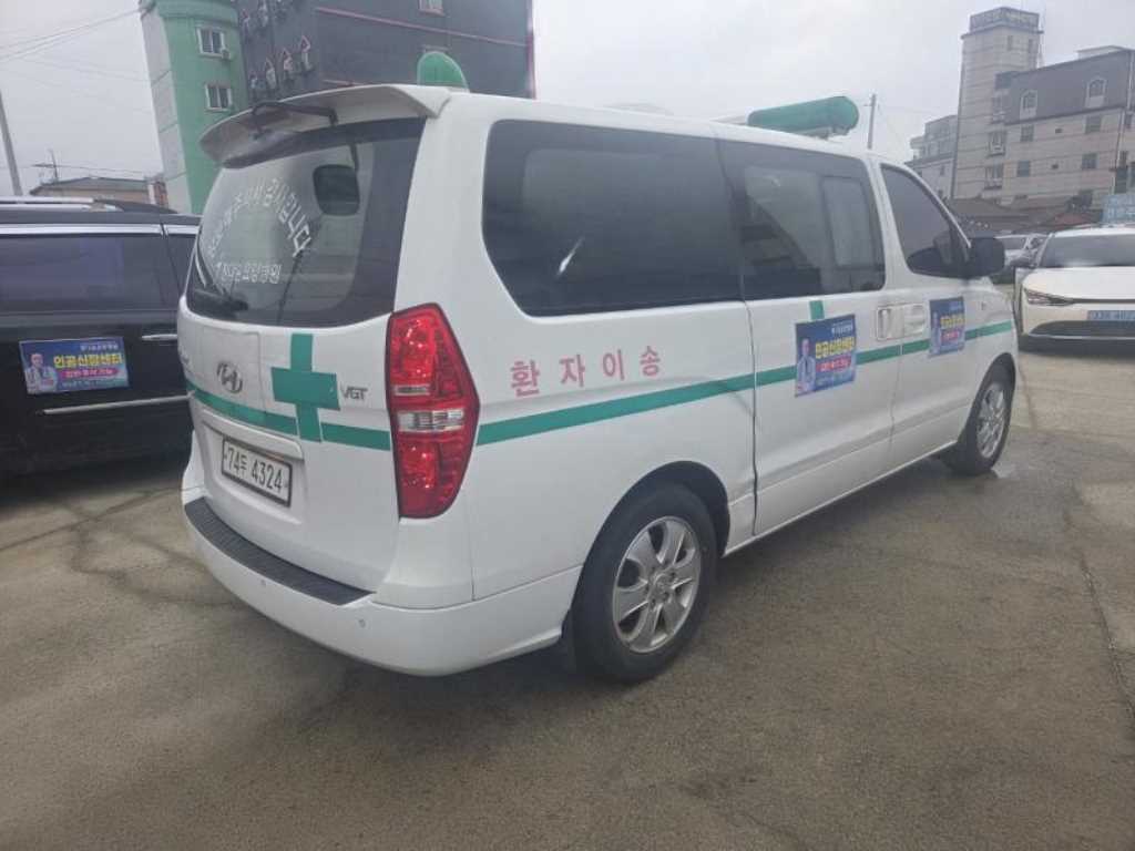 HYUNDAI Starex - Vista 4