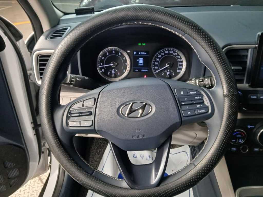 HYUNDAI Venue - Vista 8