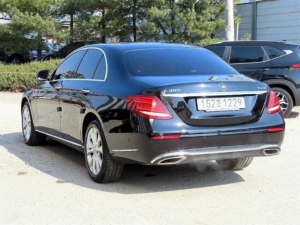 Mercedes Benz E class - Vista 3