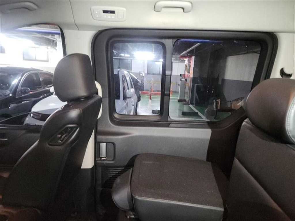 HYUNDAI Staria - Vista 9