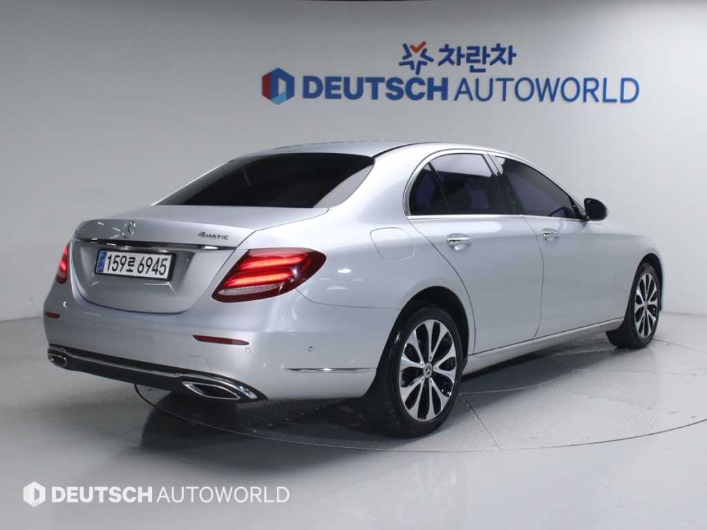 Mercedes Benz E class - Vista 4