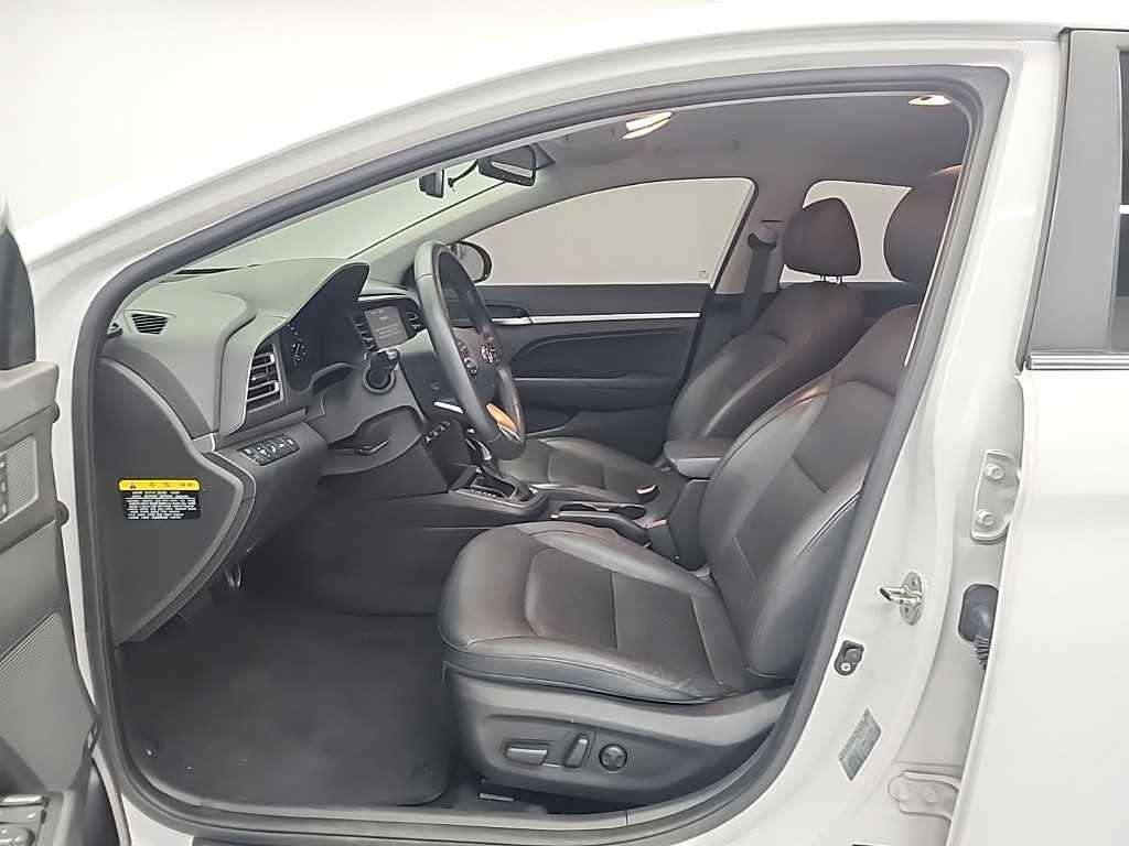 HYUNDAI Avante - Vista 11