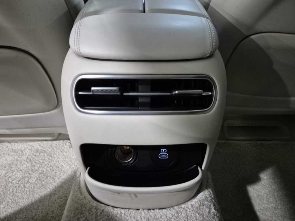 Genesis G90 - Vista 11