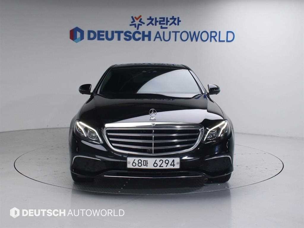 Mercedes Benz E class - Vista 3