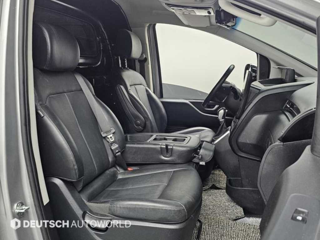 HYUNDAI Staria - Vista 10