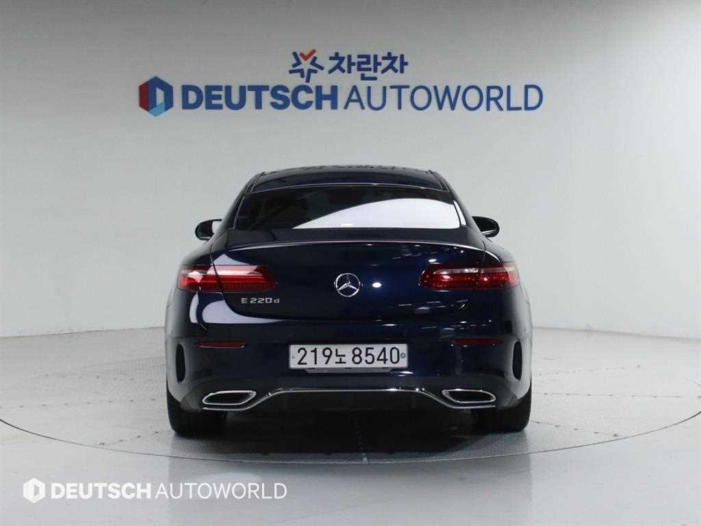 Mercedes Benz E class - Vista 4