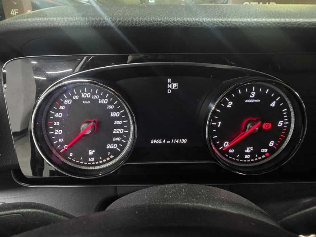 Mercedes Benz E class - Vista 3