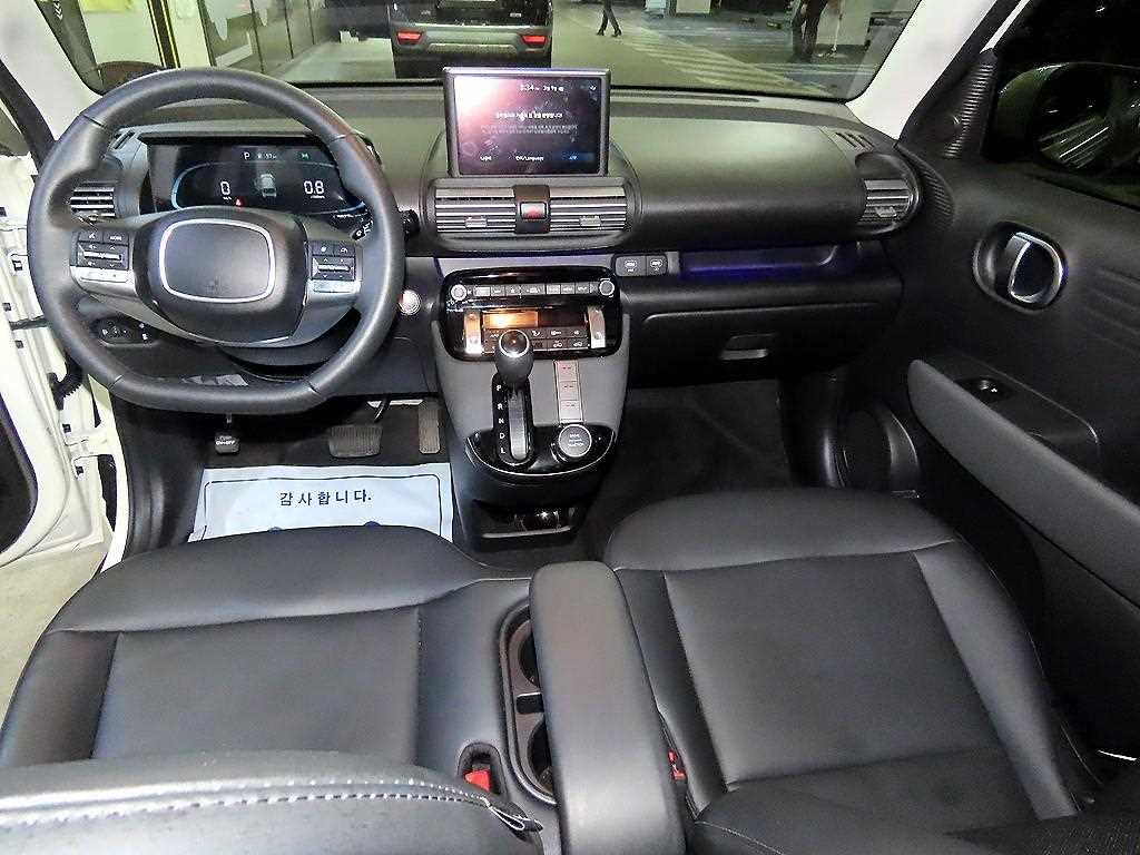 HYUNDAI Casper - Vista 10