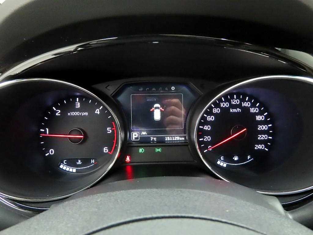 KIA Carnival - Vista 5