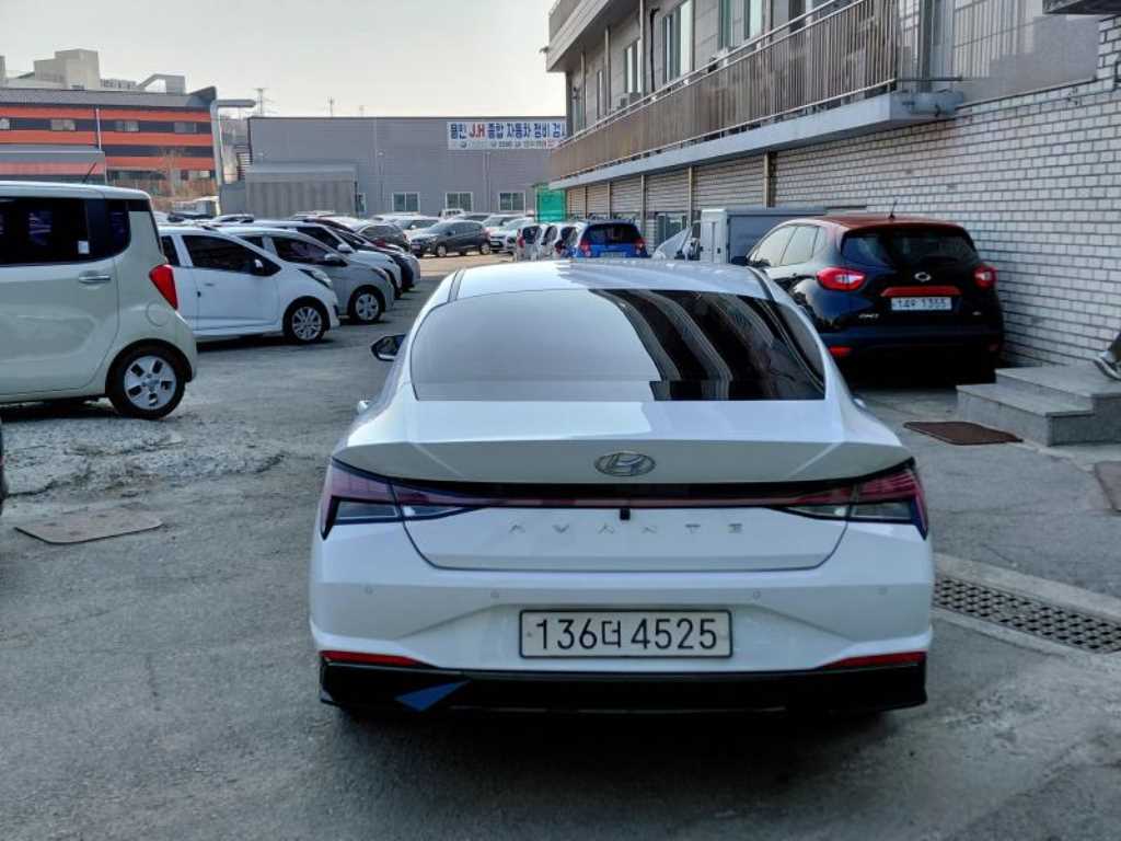 HYUNDAI Avante - Vista 4